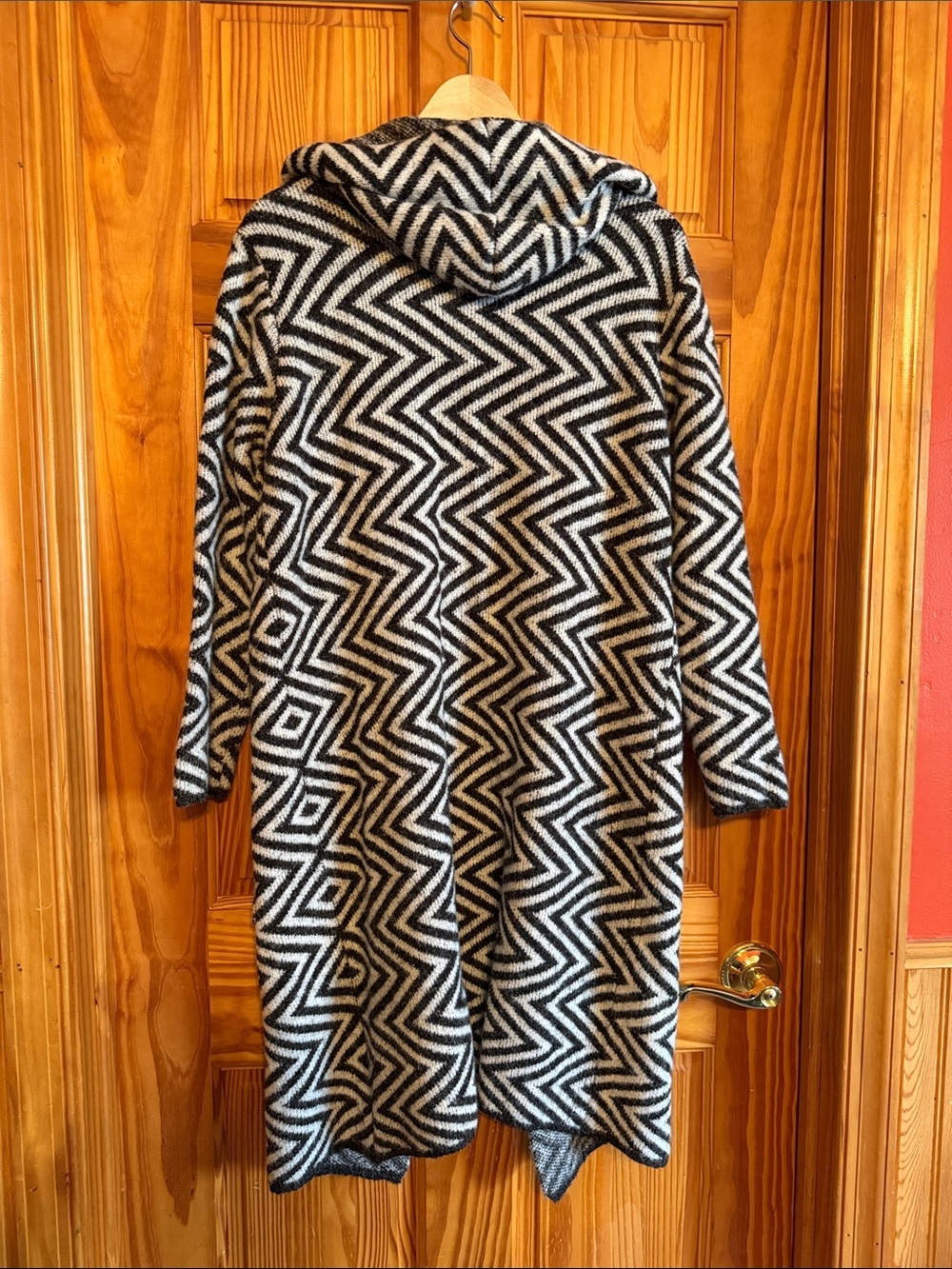 Joseph A. Women's Gray and White Chevron Cozy Soft Cardigan Hooded Sweater Sz M - Picture 7 of 7